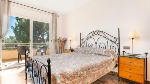 Villa In Lloret de Mar Sleeps 6 With Pool