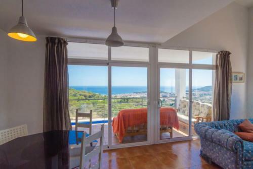 Lloret de Mar Villa Sleeps 9 Pool Wifi
