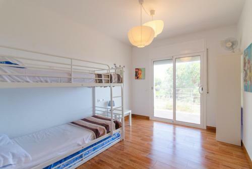 Lloret de Mar Villa Sleeps 9 Pool Wifi
