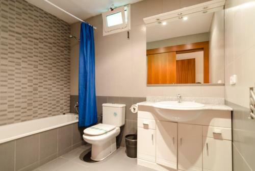 Lloret de Mar Villa Sleeps 9 Pool Wifi