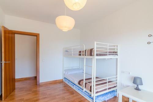 Lloret de Mar Villa Sleeps 9 Pool Wifi