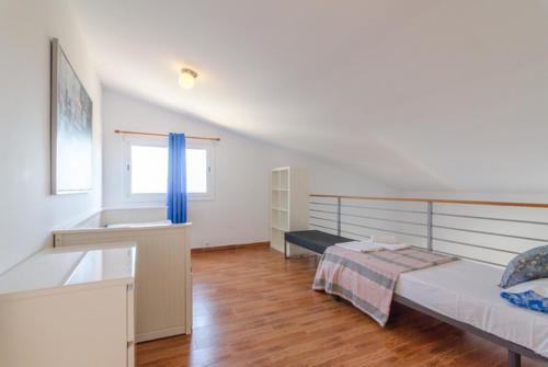 Lloret de Mar Villa Sleeps 9 Pool Wifi