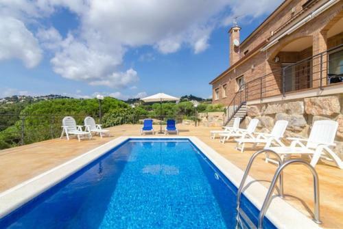 Lloret de Mar Villa Sleeps 8 Pool Air Con Wifi