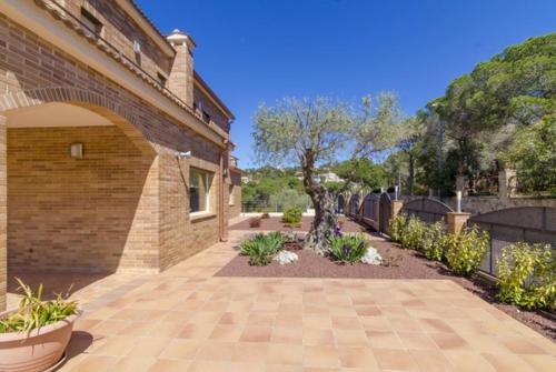 Lloret de Mar Villa Sleeps 8 Pool Air Con Wifi