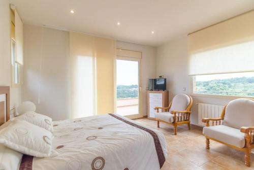 Lloret de Mar Villa Sleeps 8 Pool Air Con Wifi
