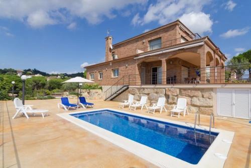 Lloret de Mar Villa Sleeps 8 Pool Air Con Wifi