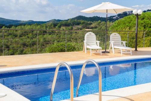 Lloret de Mar Villa Sleeps 8 Pool Air Con Wifi