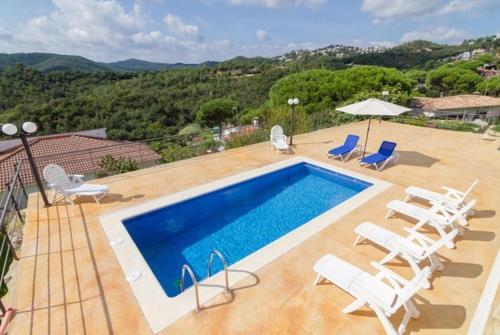 Lloret de Mar Villa Sleeps 8 Pool Air Con Wifi