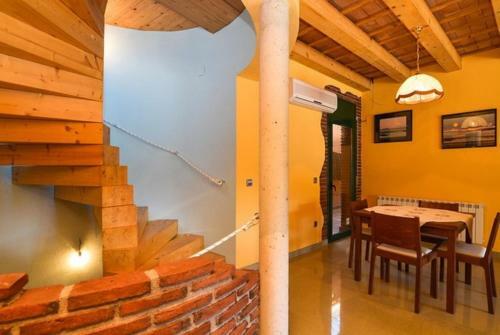 Lloret de Mar Villa Sleeps 8 Pool Wifi
