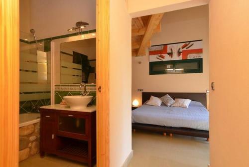 Lloret de Mar Villa Sleeps 8 Pool Wifi