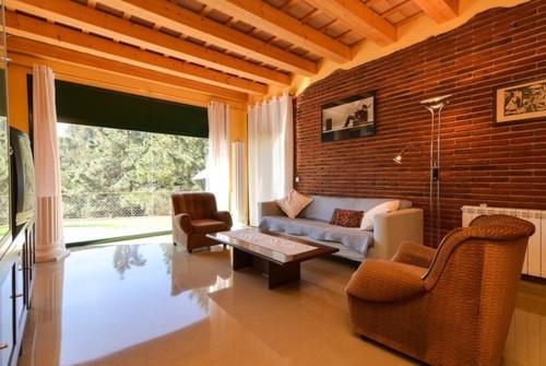 Lloret de Mar Villa Sleeps 8 Pool Wifi