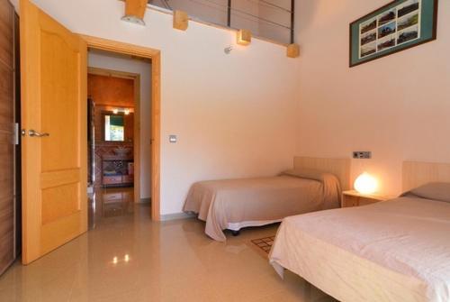 Lloret de Mar Villa Sleeps 8 Pool Wifi