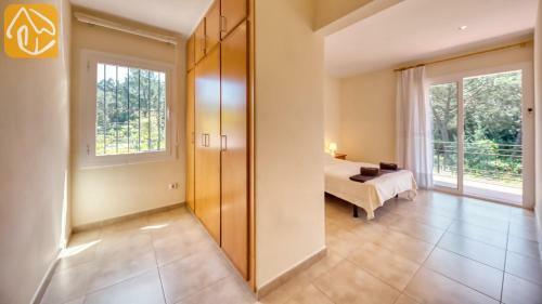 Lloret de Mar Villa Sleeps 7 Pool Wifi