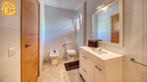Lloret de Mar Villa Sleeps 7 Pool Wifi