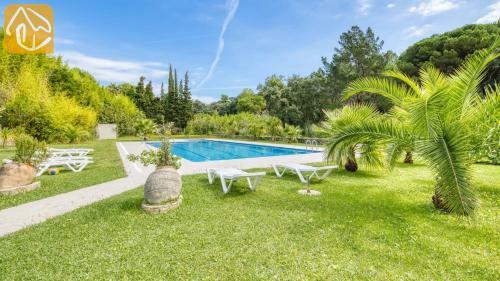 Lloret de Mar Villa Sleeps 7 Pool Wifi