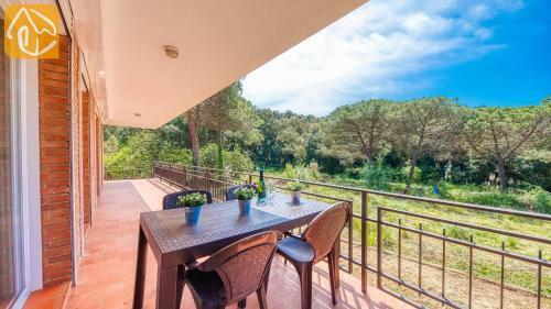 Lloret de Mar Villa Sleeps 7 Pool Wifi