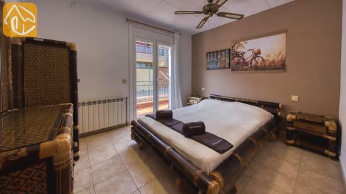 Lloret de Mar Villa Sleeps 18 Pool Wifi