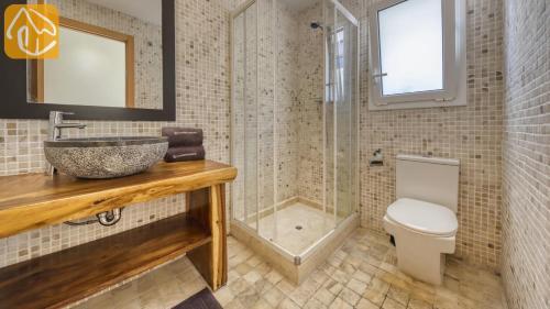 Lloret de Mar Villa Sleeps 18 Pool Wifi