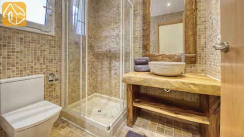 Lloret de Mar Villa Sleeps 18 Pool Wifi