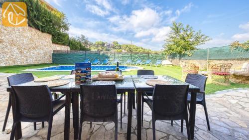 Lloret de Mar Villa Sleeps 18 Pool Wifi
