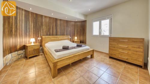 Lloret de Mar Villa Sleeps 18 Pool Wifi