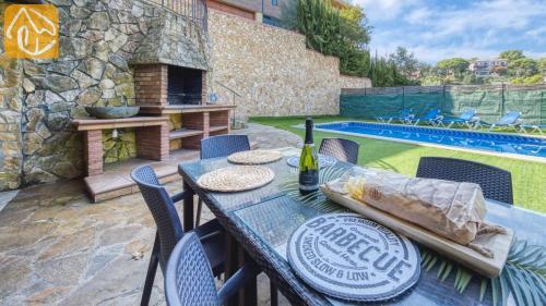 Lloret de Mar Villa Sleeps 18 Pool Wifi