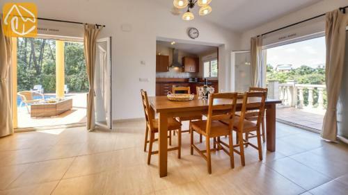 Montbarbat Villa Sleeps 6 Pool Wifi