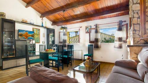 Lloret De Mar Villa Sleeps 10