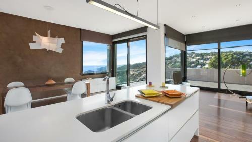 Lloret de Mar Villa Sleeps 7 Pool Wifi