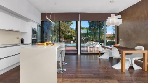 Lloret de Mar Villa Sleeps 7 Pool Wifi