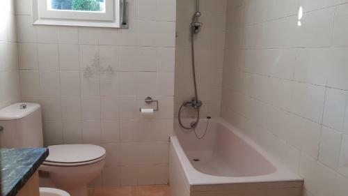Lloret de Mar Villa Sleeps 7 With Pool And Wifi