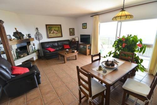 Lloret de Mar Villa Sleeps 8 Pool Wifi
