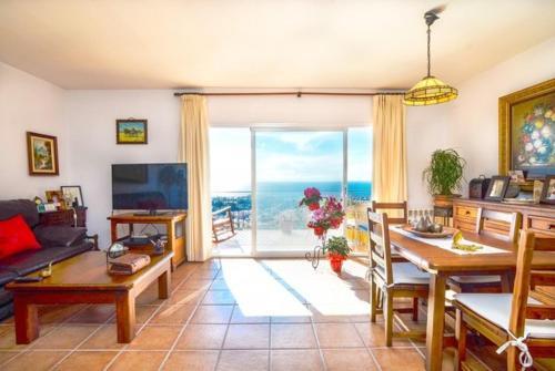 Lloret de Mar Villa Sleeps 8 Pool Wifi