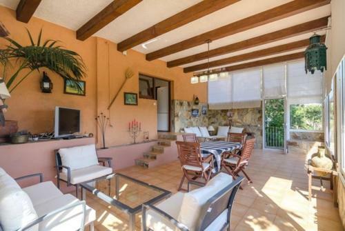 Lloret de Mar Villa Sleeps 8 Pool Wifi