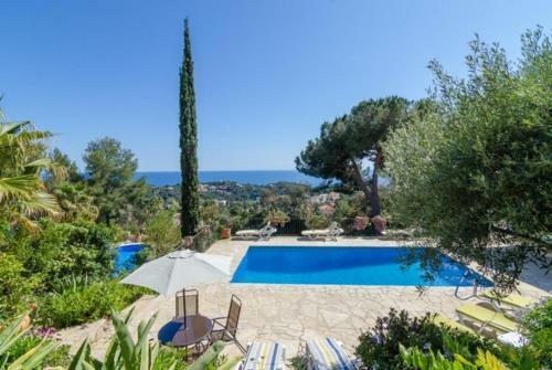 Lloret de Mar Villa Sleeps 8 Pool Wifi