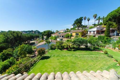 Lloret de Mar Villa Sleeps 10 Pool Wifi