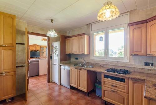 Lloret de Mar Villa Sleeps 10 Pool Wifi