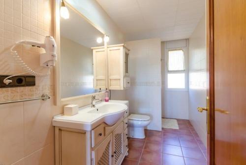Lloret de Mar Villa Sleeps 10 Pool Wifi