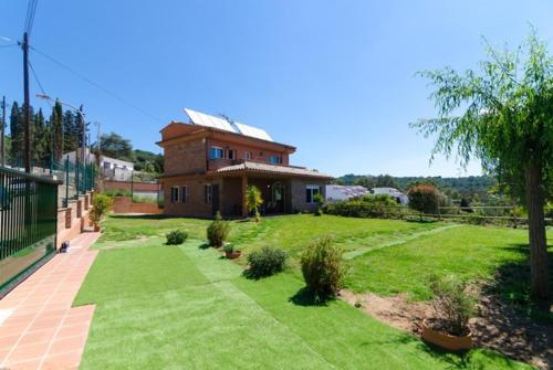 Lloret de Mar Villa Sleeps 10 Pool Wifi