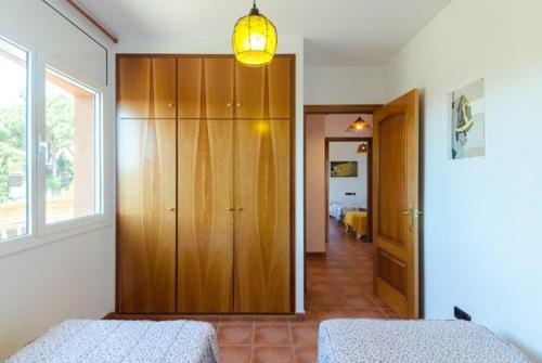 Lloret de Mar Villa Sleeps 10 Pool Wifi