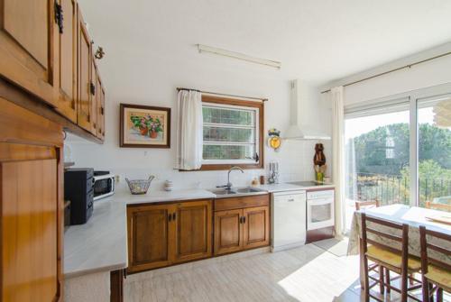 Lloret de Mar Villa Sleeps 8 Pool Wifi