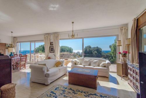 Lloret de Mar Villa Sleeps 8 Pool Wifi