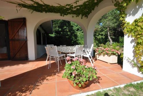 Lloret de Mar Villa Sleeps 8 Pool Wifi