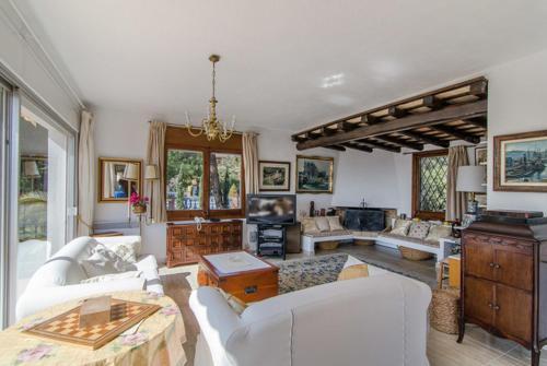 Lloret de Mar Villa Sleeps 8 Pool Wifi