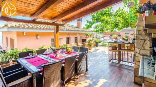 Villa In Lloret de Mar Sleeps 10 Includes Swimming Pool And Wifi 2