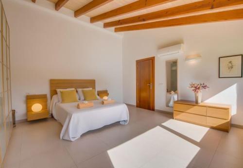 Llubi Holiday Home Sleeps 8 With Pool Air Con And Wifi