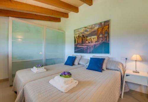 Llubi Holiday Home Sleeps 8 With Pool Air Con And Wifi