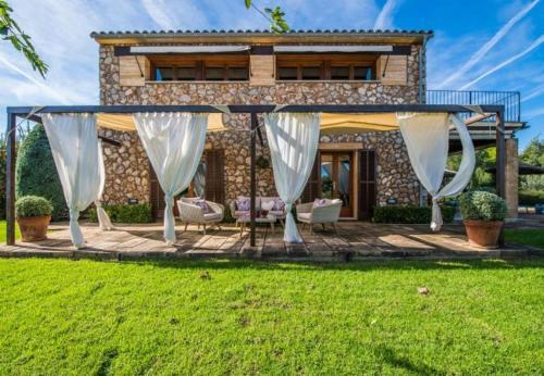 Llubi Holiday Home Sleeps 8 With Pool Air Con And Wifi