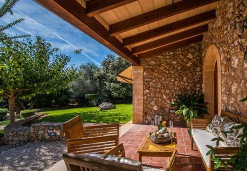 Llubi Holiday Home Sleeps 8 With Pool Air Con And Wifi