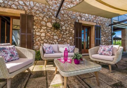 Llubi Holiday Home Sleeps 8 With Pool Air Con And Wifi